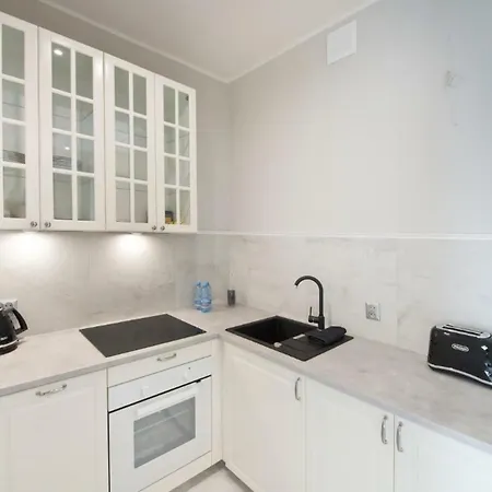 Dluga Street Near Neptun *