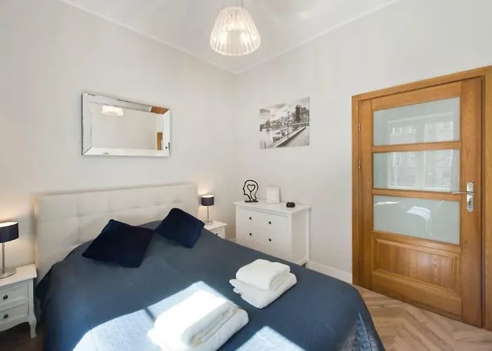 Dluga Street Near Neptun Гданьск